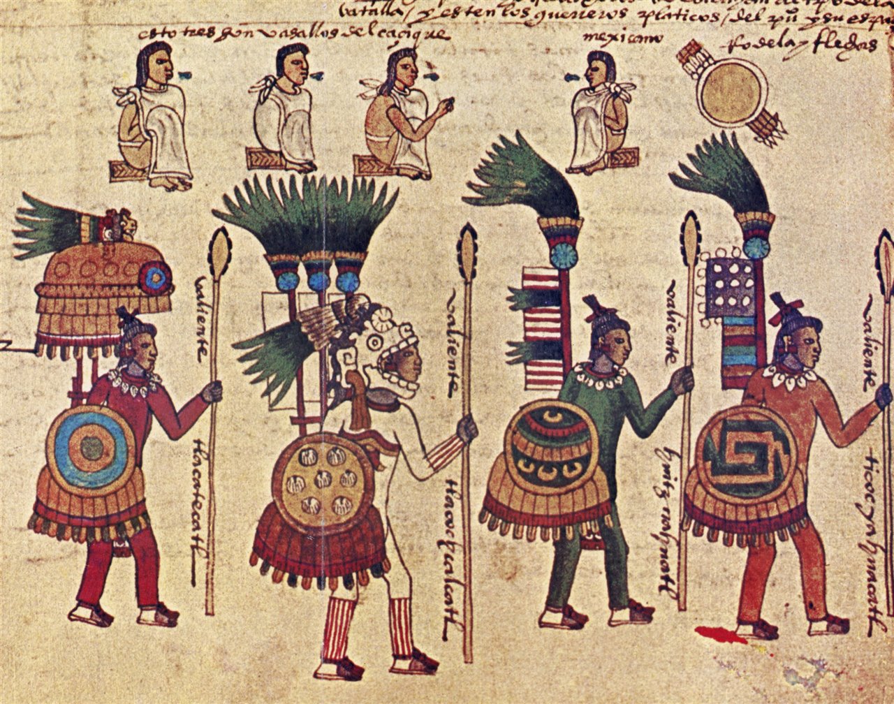 Guerreros aztecas ataviados con sus armas y vestimenta típicas