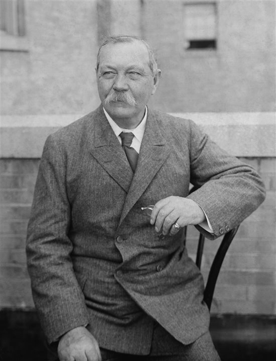 Sir Arthur Conan Doyle, el padre de Sherlock Holmes
