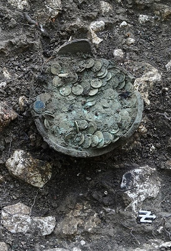 Descubierto en Suiza un tesoro de monedas romanas de época del emperador Constantino