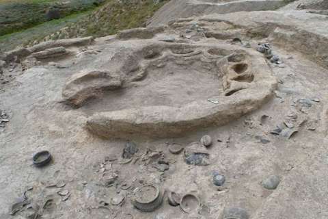 Mesa Ritual Descubren en Azerbaiyán una mesa ceremonial de hace 3.500 años con la ...