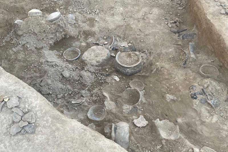 Mesa Ritual Descubren en Azerbaiyán una mesa ceremonial de hace 3.500 años con la ...