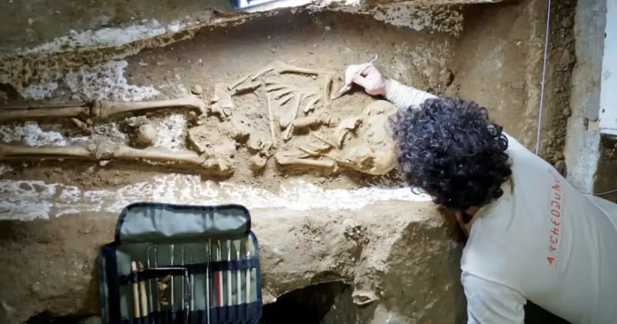 Descubren un cementerio tardoantiguo y medieval en el sótano de una casa en Francia
