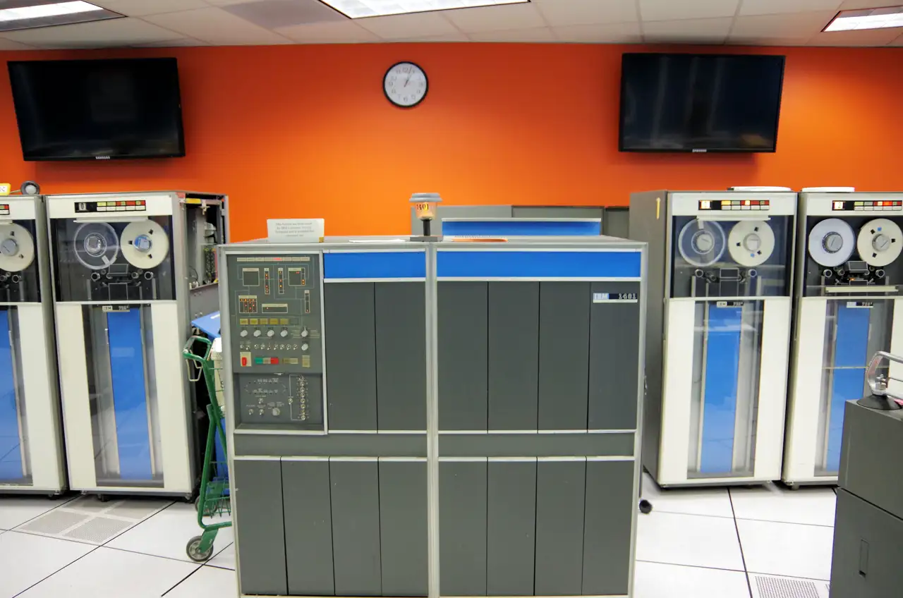 Antes de Tinder estuvo Harvard: hace casi 60 años que la tecnología nos ...