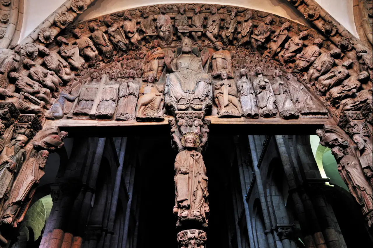 El Pórtico de la Gloria, el evangelio en piedra de una catedral románica