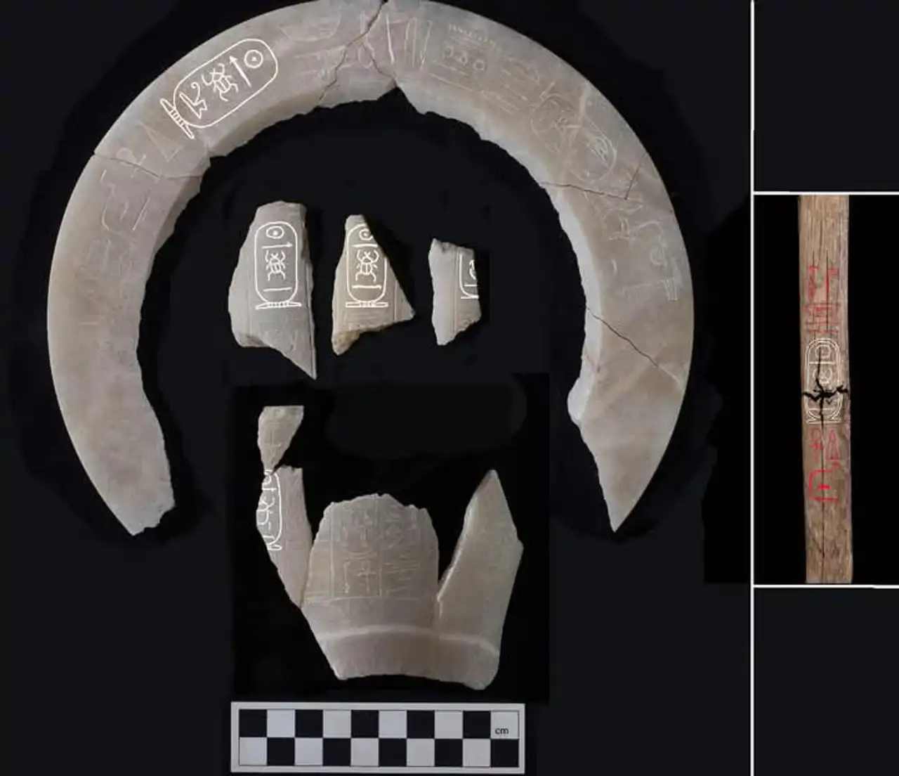 Fragmentos de alabastro en los que puede leerse el cartucho real de Tutmosis II y que han servido para identificar su tumba.