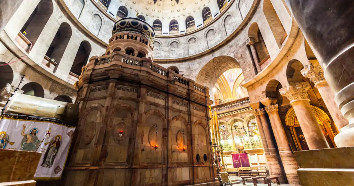 Descubren un antiguo jardín bajo el Santo Sepulcro: ¿se confirma el  Evangelio según San Juan?