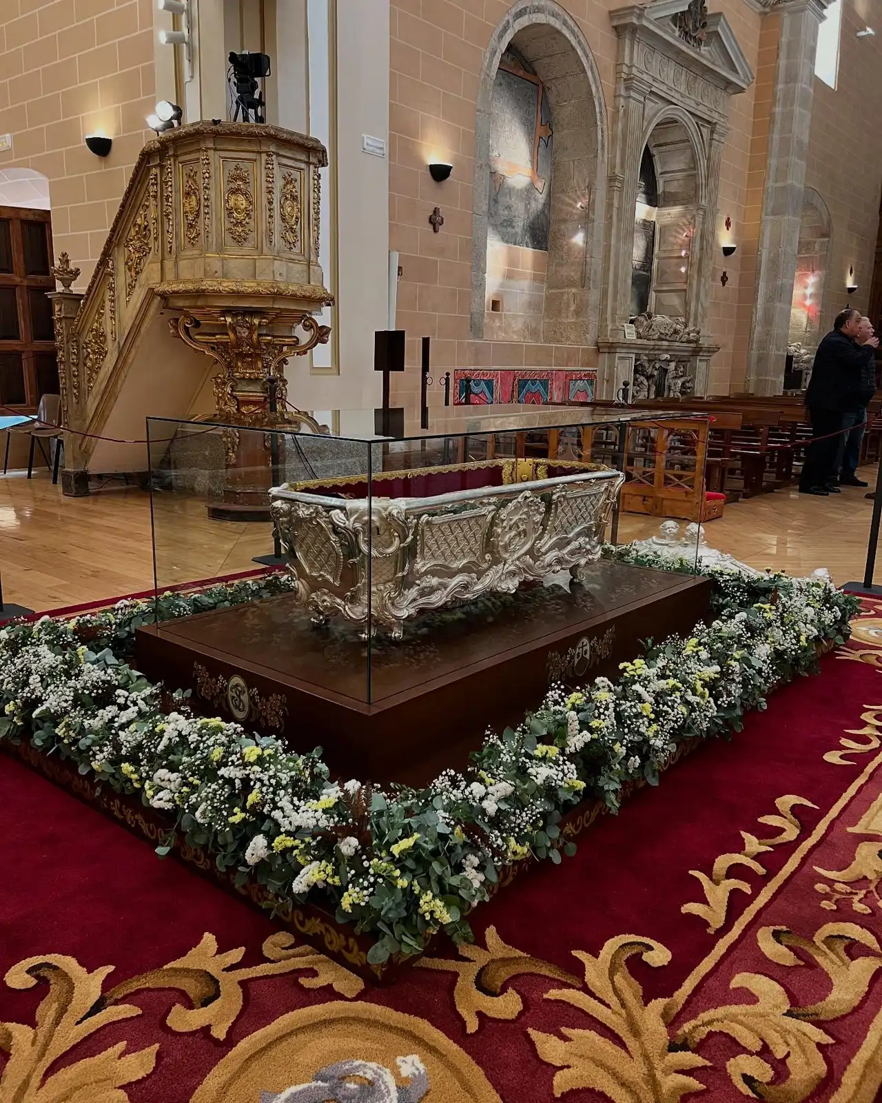 Se exhibe el cadáver de Santa Teresa por primera vez en 111 años: está ...