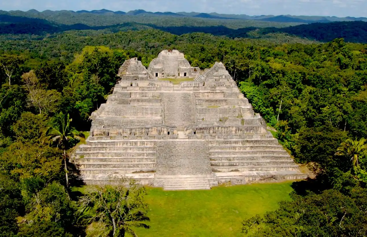 Descubren la tumba del primer gobernante maya de la ciudad de Caracol