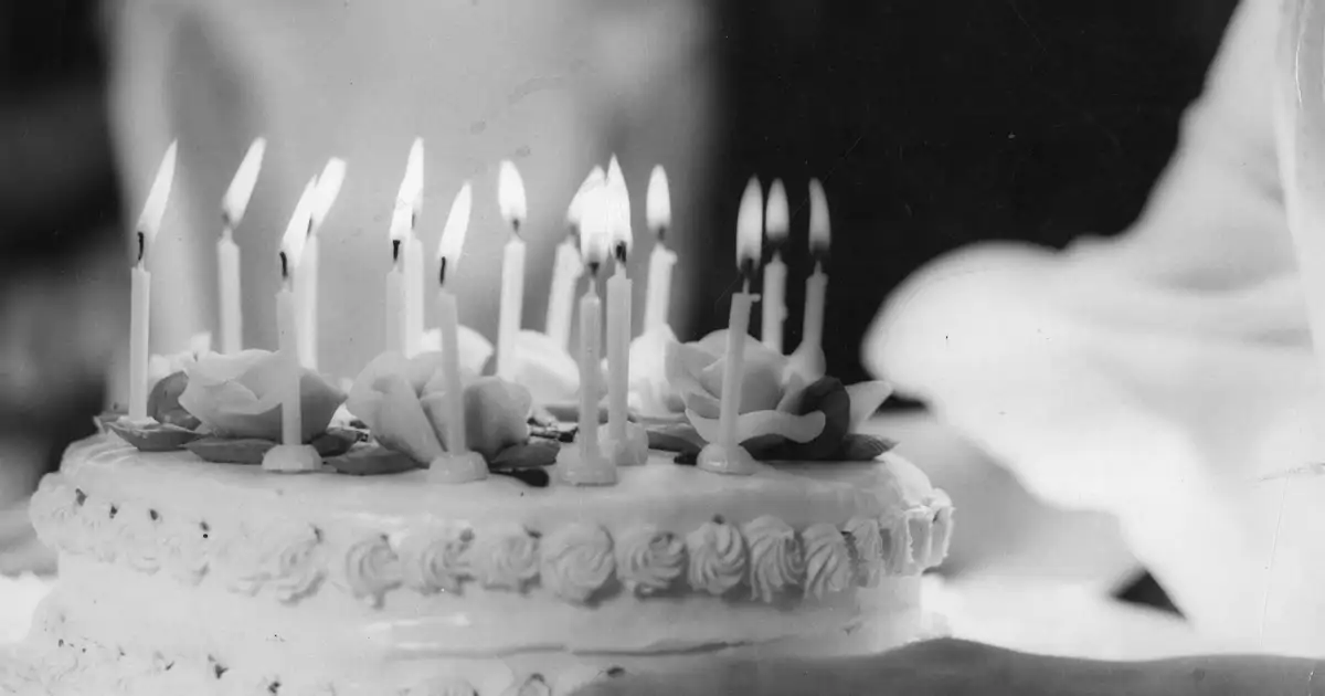 Soplar las velas el día de tu cumpleaños tiene mucha más historia de la que imaginas: "La idea del fuego como presencia divina es increíblemente antigua e intercultural"