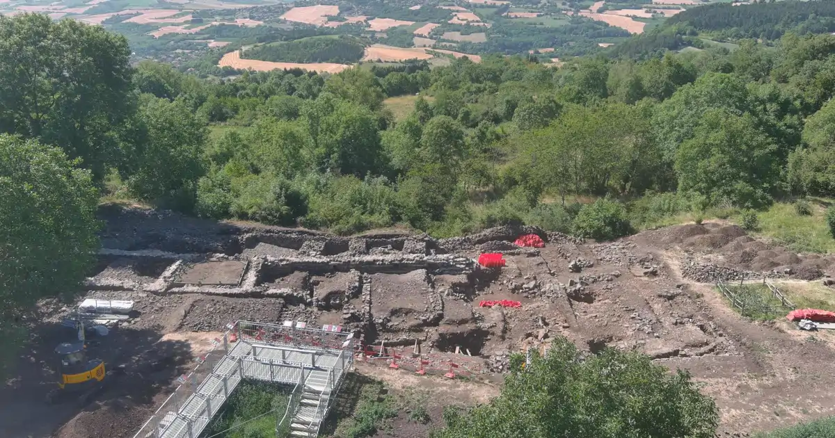 Descubren parte de una muralla desconocida en la ciudad gala donde ...