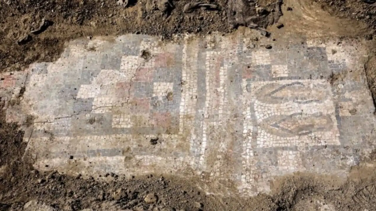 Hallan un mosaico romano con sandalias que recuerdan a las chanclas de hoy