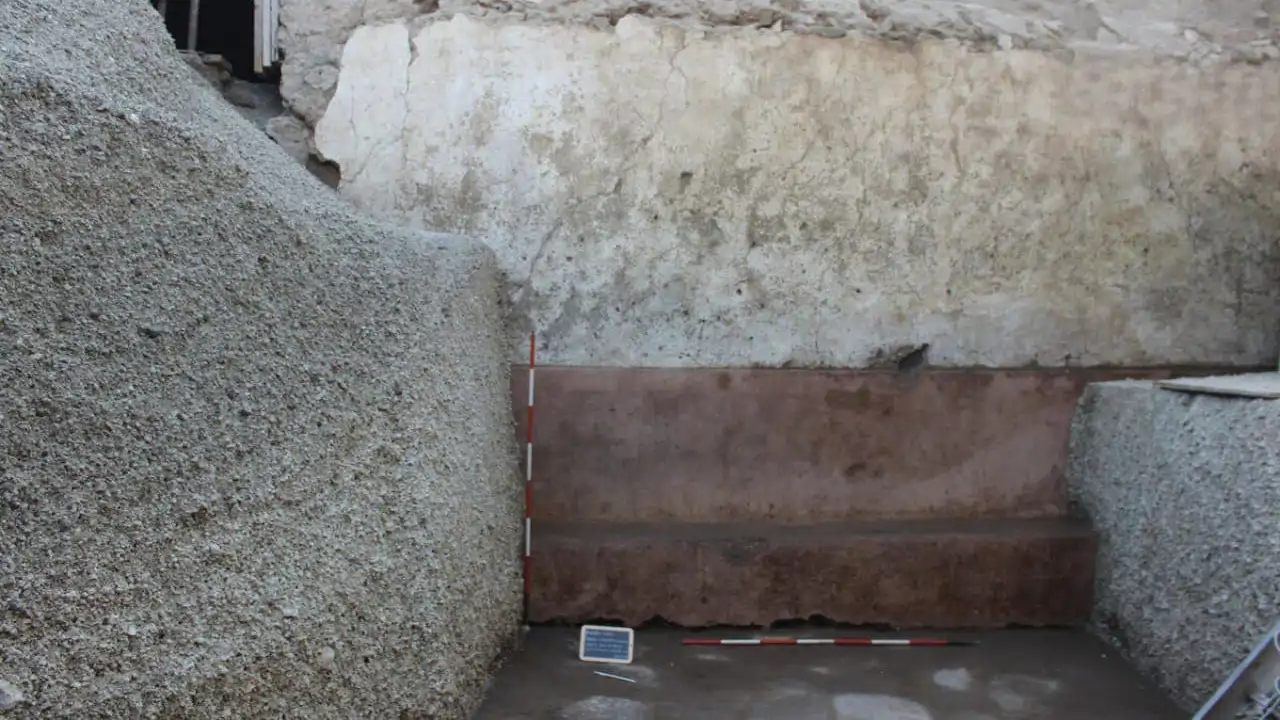 Pompeya: hallan un banco de 2.000 años frente a la Villa de los Misterios que servía de 'sala de espera' para peticiones