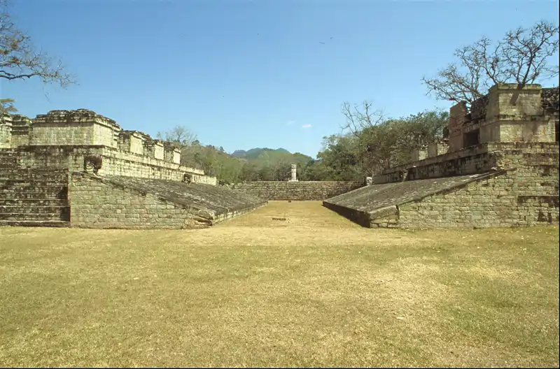 Un campo de juego para el antiguo juego de la pelota mesoamericano, en el yacimiento arqueol&#243;gico maya de Cop&#225;n, Honduras.
