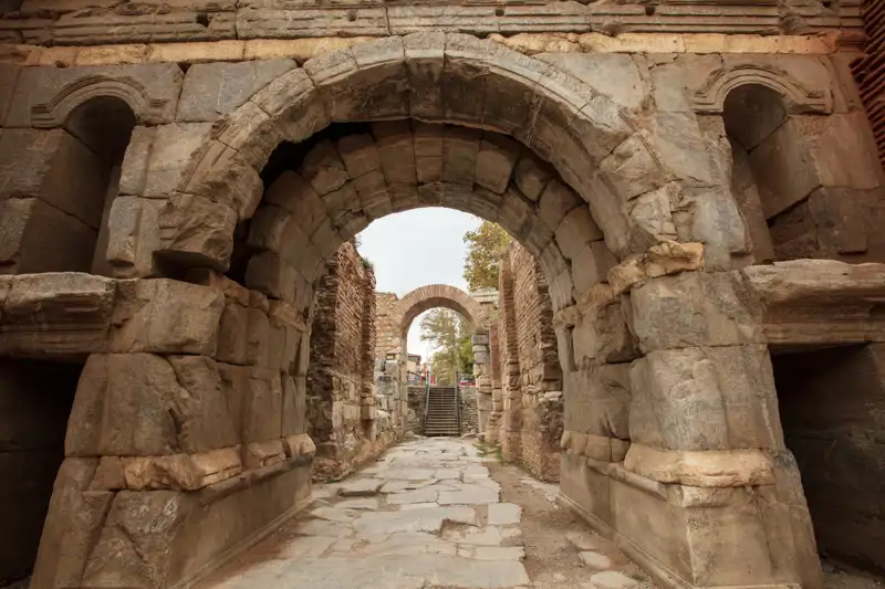 Ubicada cerca de Constantinopla, Nicea permiti&#243; a los obispos reunirse c&#243;modamente sin estar sometidos a las presiones de la capital. Puerta de Lefke en el casco antiguo de la ciudad.
