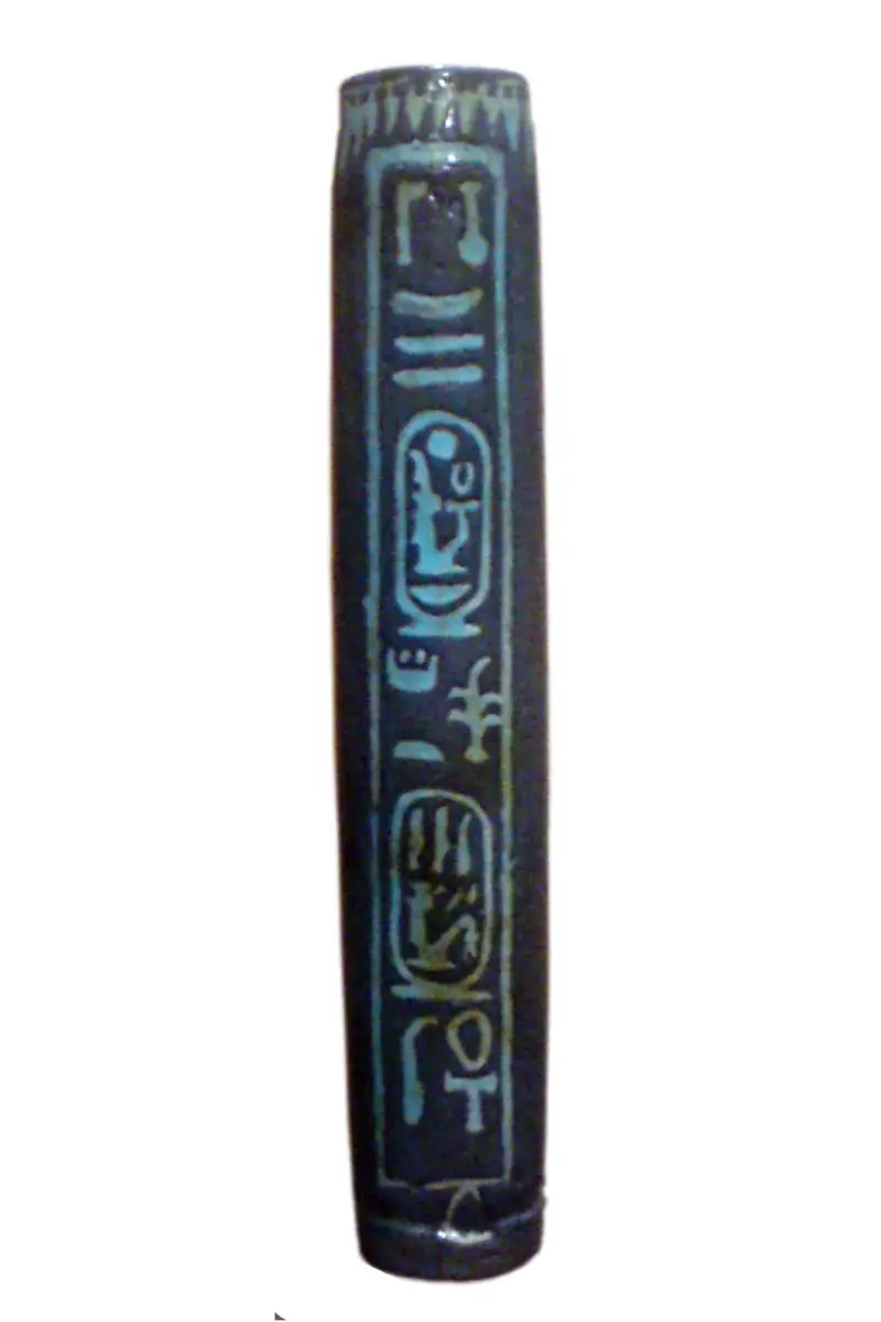 Tubo de kohl cosmético con los cartuchos de Amenhotep III y la reina Tiye Keith Schengili Roberts