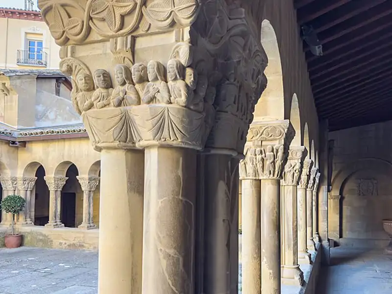 Claustro de San Pedro el Viejo (Huesca) 01