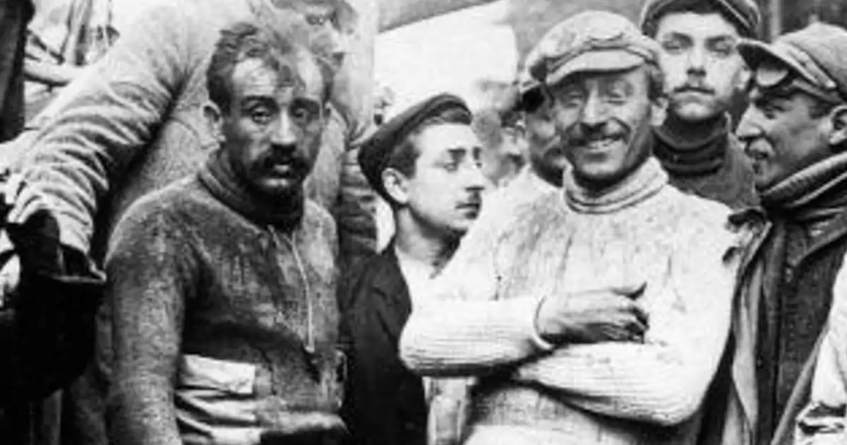 Soy Léon Georget, estoy exhausto tras acabar el primer Tour de Francia, una odisea sobre dos ruedas