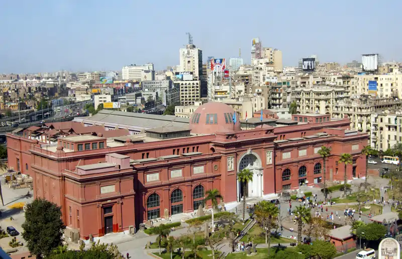 Museo Egipcio de El Cairo. Sede de la plaza Tahrir. Actualmente las momias reales se exponen en el Museo Nacional de la Civilización Egipcia.